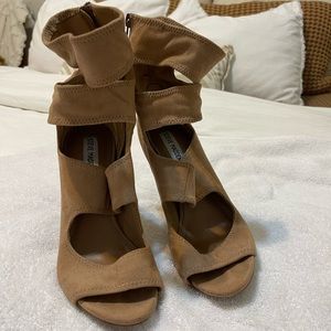 Steve Madden suede nude heels